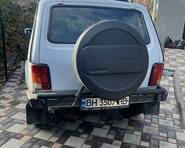Білий ВАЗ 21214, об'ємом двигуна 1.69 л та пробігом 75 тис. км за 6800 $, фото 1 на Automoto.ua