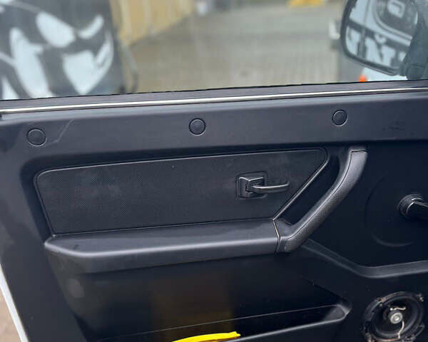 Білий ВАЗ 21214, об'ємом двигуна 1.7 л та пробігом 98 тис. км за 4500 $, фото 8 на Automoto.ua