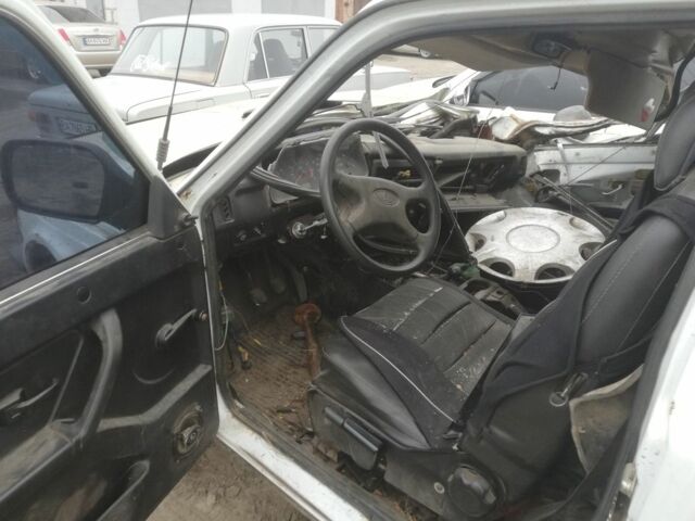 Белый ВАЗ 21214, объемом двигателя 1.7 л и пробегом 120 тыс. км за 1600 $, фото 3 на Automoto.ua