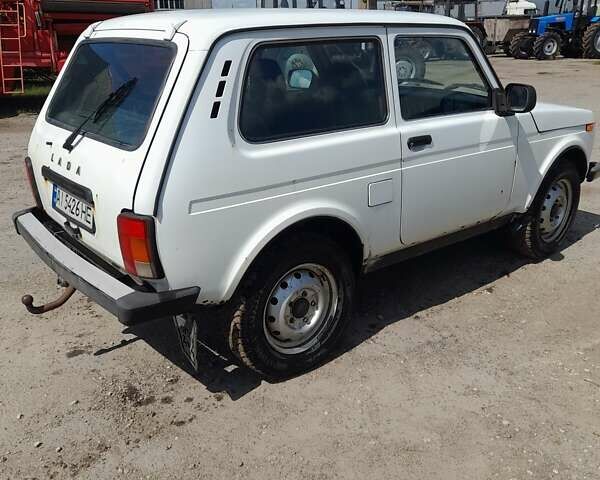 ВАЗ 21214 2017 в Макарове на Automoto.ua Белый ВАЗ 21214, объемом двигателя 1.69 л и пробегом 176 тыс. км за 3300 $, фото 3 на Automoto.ua