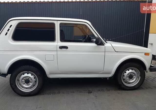 Белый ВАЗ 21214, объемом двигателя 1.69 л и пробегом 74 тыс. км за 5900 $, фото 4 на Automoto.ua