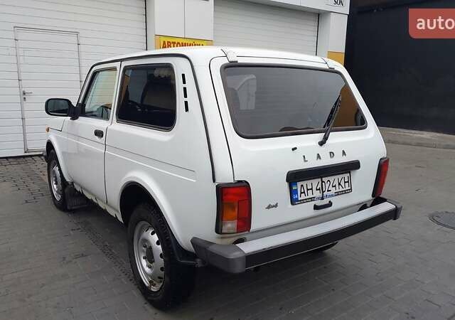 Белый ВАЗ 21214, объемом двигателя 1.69 л и пробегом 74 тыс. км за 5900 $, фото 3 на Automoto.ua