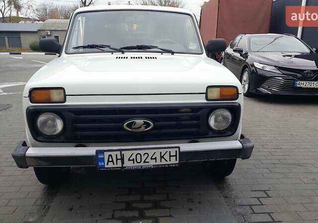 Белый ВАЗ 21214, объемом двигателя 1.69 л и пробегом 74 тыс. км за 5900 $, фото 2 на Automoto.ua
