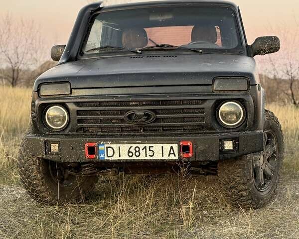 Чорний ВАЗ 21214, об'ємом двигуна 1.69 л та пробігом 240 тис. км за 3999 $, фото 1 на Automoto.ua