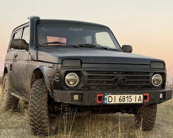 Чорний ВАЗ 21214, об'ємом двигуна 1.69 л та пробігом 240 тис. км за 3999 $, фото 3 на Automoto.ua