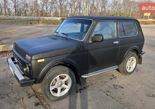 Черный ВАЗ 21214, объемом двигателя 1.69 л и пробегом 168 тыс. км за 4400 $, фото 5 на Automoto.ua