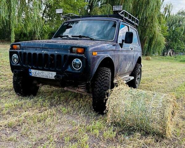 Фиолетовый ВАЗ 21214, объемом двигателя 1.7 л и пробегом 100 тыс. км за 4000 $, фото 1 на Automoto.ua