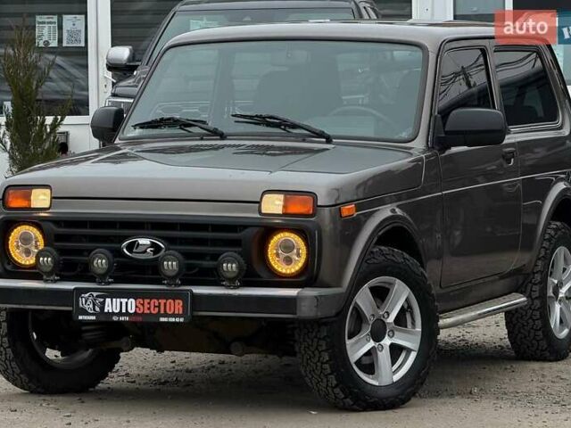 Коричневый ВАЗ 21214, объемом двигателя 1.7 л и пробегом 26 тыс. км за 9300 $, фото 2 на Automoto.ua