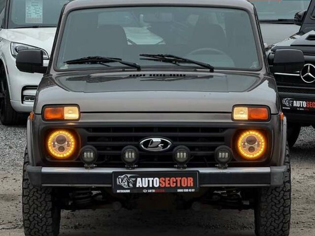 Коричневый ВАЗ 21214, объемом двигателя 1.7 л и пробегом 26 тыс. км за 9300 $, фото 4 на Automoto.ua