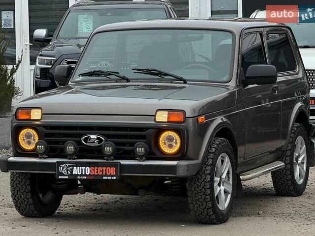 Коричневый ВАЗ 21214, объемом двигателя 1.7 л и пробегом 26 тыс. км за 9300 $, фото 3 на Automoto.ua