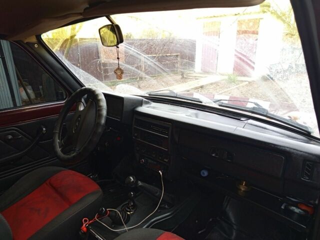 Красный ВАЗ 21214, объемом двигателя 1.7 л и пробегом 1000 тыс. км за 4000 $, фото 3 на Automoto.ua