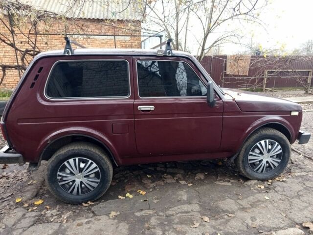 Красный ВАЗ 21214, объемом двигателя 1.7 л и пробегом 1000 тыс. км за 4000 $, фото 1 на Automoto.ua