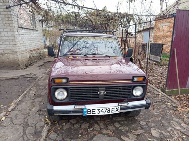 Красный ВАЗ 21214, объемом двигателя 1.7 л и пробегом 1000 тыс. км за 4000 $, фото 2 на Automoto.ua