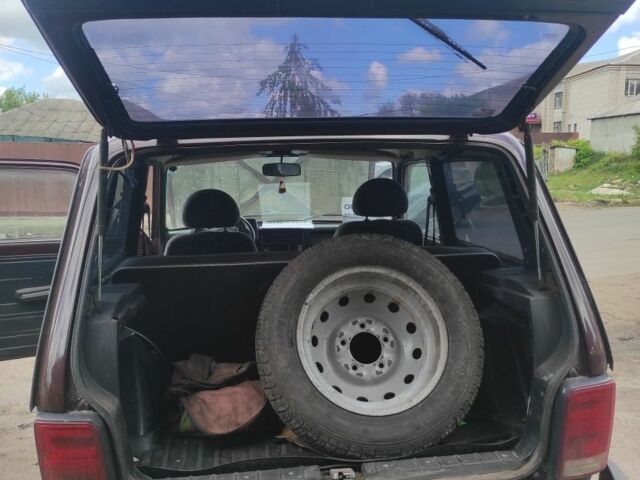 Красный ВАЗ 21214, объемом двигателя 1.7 л и пробегом 177 тыс. км за 2857 $, фото 1 на Automoto.ua