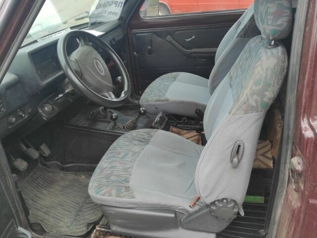 Красный ВАЗ 21214, объемом двигателя 1.7 л и пробегом 177 тыс. км за 2857 $, фото 4 на Automoto.ua