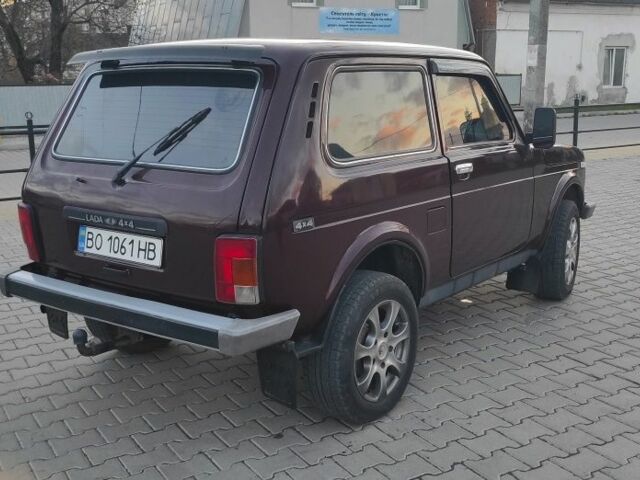 Красный ВАЗ 21214, объемом двигателя 1.7 л и пробегом 250 тыс. км за 3800 $, фото 4 на Automoto.ua