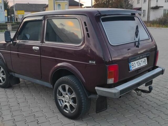 Красный ВАЗ 21214, объемом двигателя 1.7 л и пробегом 250 тыс. км за 3800 $, фото 6 на Automoto.ua