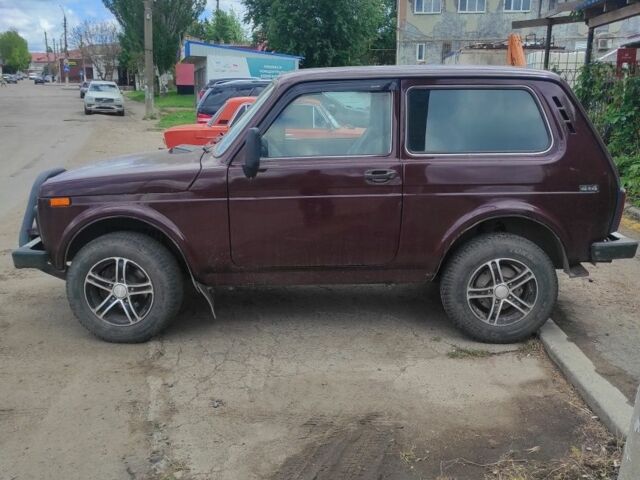 Красный ВАЗ 21214, объемом двигателя 1.7 л и пробегом 177 тыс. км за 2857 $, фото 5 на Automoto.ua