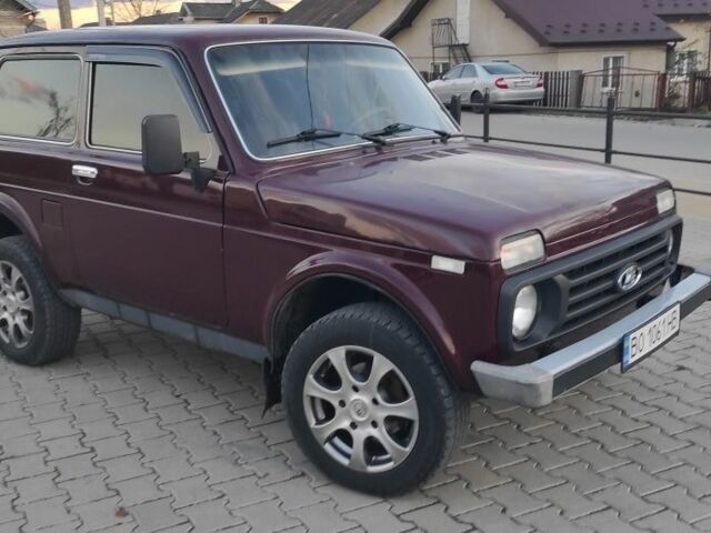 Красный ВАЗ 21214, объемом двигателя 1.7 л и пробегом 250 тыс. км за 3800 $, фото 1 на Automoto.ua