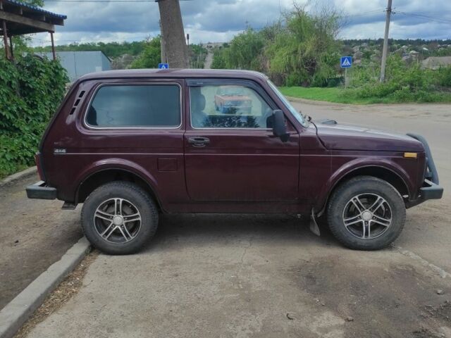 Красный ВАЗ 21214, объемом двигателя 1.7 л и пробегом 177 тыс. км за 2857 $, фото 7 на Automoto.ua