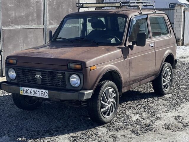 Красный ВАЗ 21214, объемом двигателя 1.7 л и пробегом 130 тыс. км за 2000 $, фото 5 на Automoto.ua