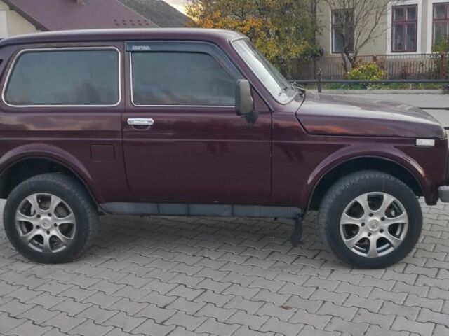 Красный ВАЗ 21214, объемом двигателя 1.7 л и пробегом 250 тыс. км за 3800 $, фото 3 на Automoto.ua