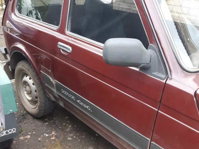 Красный ВАЗ 21214, объемом двигателя 1.7 л и пробегом 148 тыс. км за 3200 $, фото 2 на Automoto.ua