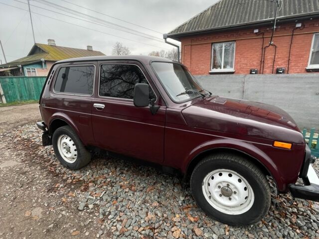 Красный ВАЗ 21214, объемом двигателя 1.7 л и пробегом 153 тыс. км за 3200 $, фото 3 на Automoto.ua