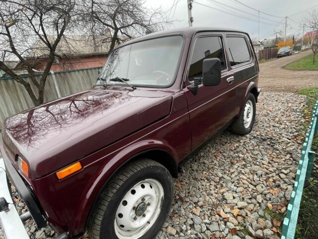 Красный ВАЗ 21214, объемом двигателя 1.7 л и пробегом 153 тыс. км за 3200 $, фото 2 на Automoto.ua