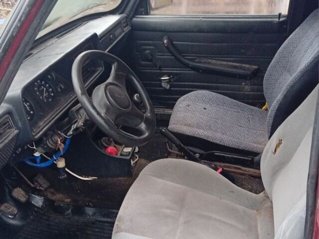 Красный ВАЗ 21214, объемом двигателя 0 л и пробегом 120 тыс. км за 600 $, фото 3 на Automoto.ua