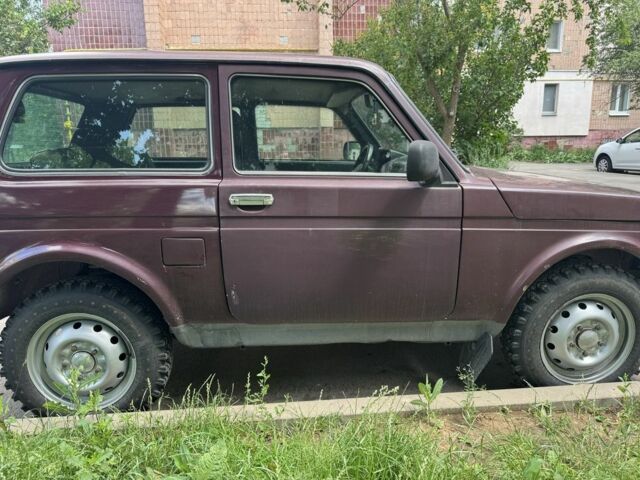 Красный ВАЗ 21214, объемом двигателя 1.7 л и пробегом 281 тыс. км за 4100 $, фото 1 на Automoto.ua