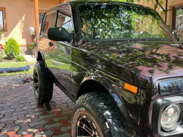 Красный ВАЗ 21214, объемом двигателя 1.7 л и пробегом 170 тыс. км за 3900 $, фото 2 на Automoto.ua