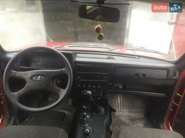 Красный ВАЗ 21214, объемом двигателя 1.69 л и пробегом 67 тыс. км за 3300 $, фото 5 на Automoto.ua