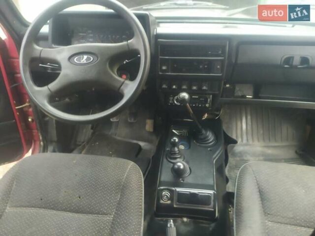 Красный ВАЗ 21214, объемом двигателя 1.69 л и пробегом 67 тыс. км за 3300 $, фото 7 на Automoto.ua