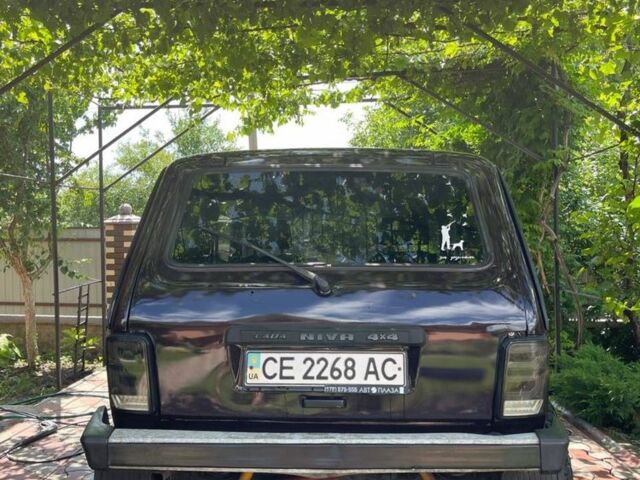 Красный ВАЗ 21214, объемом двигателя 1.7 л и пробегом 170 тыс. км за 3900 $, фото 6 на Automoto.ua