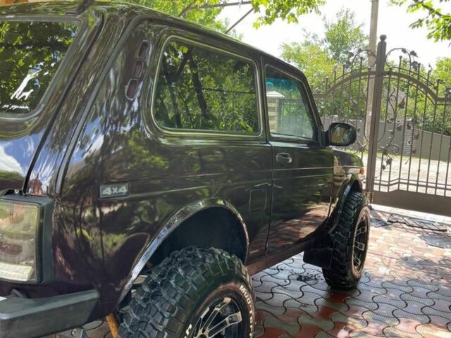 Красный ВАЗ 21214, объемом двигателя 1.7 л и пробегом 170 тыс. км за 3900 $, фото 5 на Automoto.ua