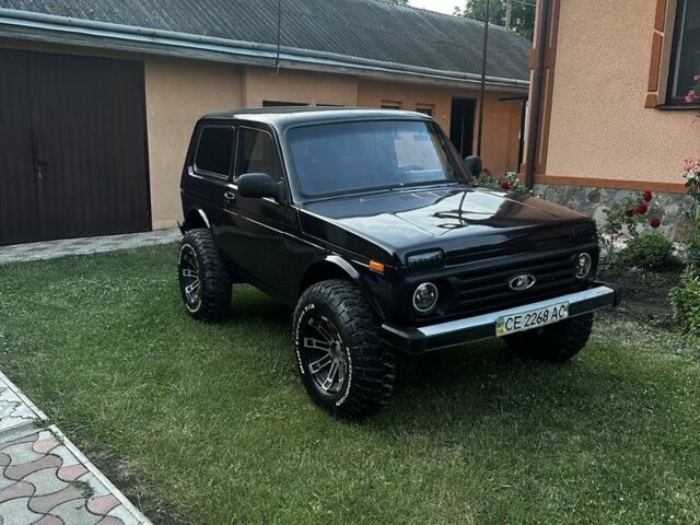 Красный ВАЗ 21214, объемом двигателя 1.7 л и пробегом 170 тыс. км за 3900 $, фото 1 на Automoto.ua