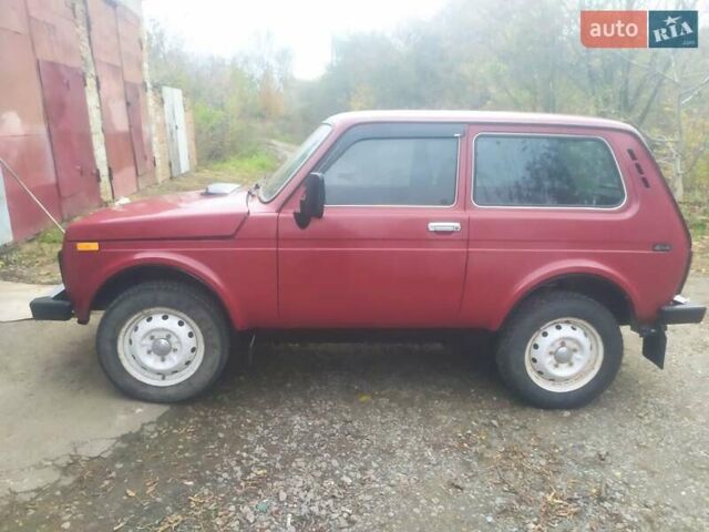 Красный ВАЗ 21214, объемом двигателя 1.69 л и пробегом 67 тыс. км за 3300 $, фото 1 на Automoto.ua