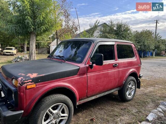 Красный ВАЗ 21214, объемом двигателя 1.7 л и пробегом 120 тыс. км за 2600 $, фото 4 на Automoto.ua