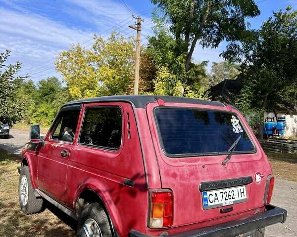 Красный ВАЗ 21214, объемом двигателя 1.7 л и пробегом 120 тыс. км за 2600 $, фото 5 на Automoto.ua