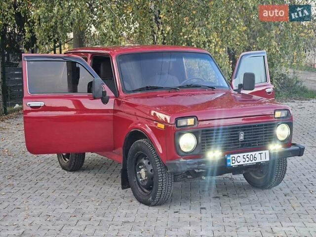 Красный ВАЗ 21214, объемом двигателя 1.7 л и пробегом 245 тыс. км за 3500 $, фото 1 на Automoto.ua