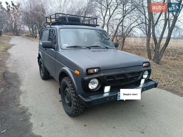 Красный ВАЗ 21214, объемом двигателя 1.69 л и пробегом 230 тыс. км за 2700 $, фото 4 на Automoto.ua