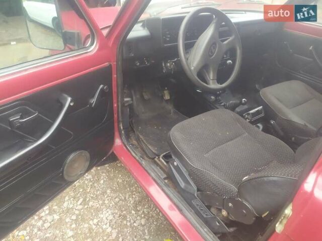 Красный ВАЗ 21214, объемом двигателя 1.69 л и пробегом 67 тыс. км за 3300 $, фото 4 на Automoto.ua