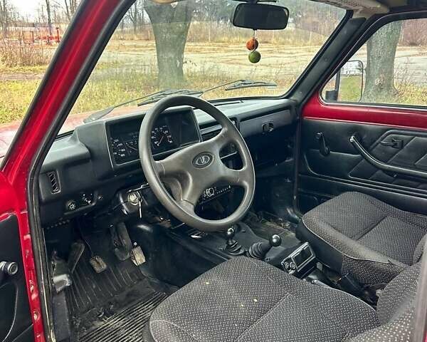 Червоний ВАЗ 21214, об'ємом двигуна 1.7 л та пробігом 97 тис. км за 3350 $, фото 8 на Automoto.ua