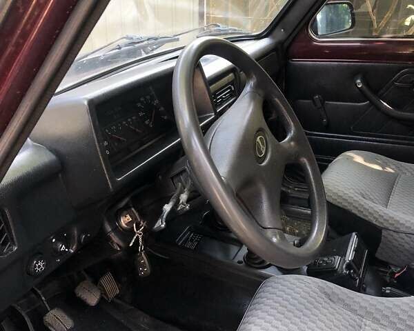Красный ВАЗ 21214, объемом двигателя 1.7 л и пробегом 83 тыс. км за 5100 $, фото 3 на Automoto.ua