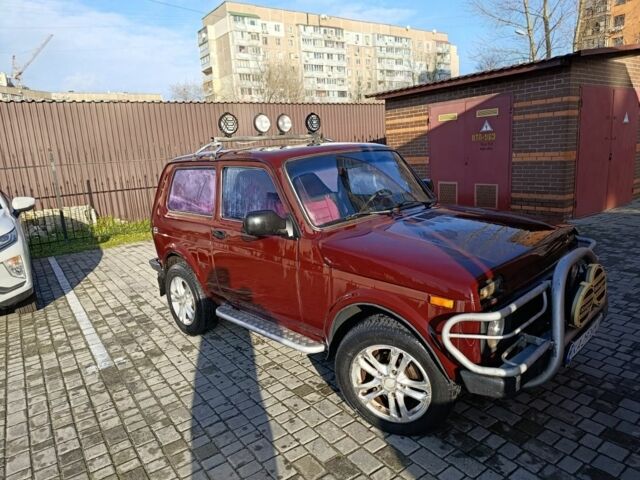 Красный ВАЗ 21214, объемом двигателя 1.7 л и пробегом 220 тыс. км за 2300 $, фото 1 на Automoto.ua