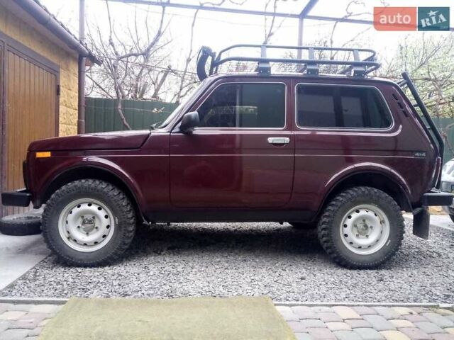 Красный ВАЗ 21214, объемом двигателя 1.7 л и пробегом 83 тыс. км за 5100 $, фото 1 на Automoto.ua