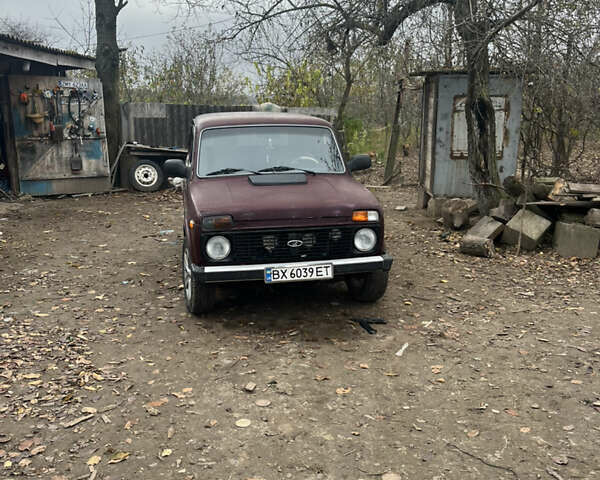 Красный ВАЗ 21214, объемом двигателя 1.69 л и пробегом 164 тыс. км за 3000 $, фото 2 на Automoto.ua