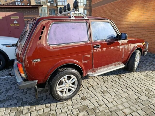 Красный ВАЗ 21214, объемом двигателя 1.7 л и пробегом 220 тыс. км за 2300 $, фото 2 на Automoto.ua