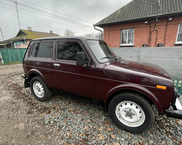 Червоний ВАЗ 21214, об'ємом двигуна 1.7 л та пробігом 152 тис. км за 3000 $, фото 1 на Automoto.ua